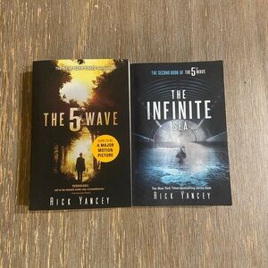 Rick Yancey The 5th Wave & The Infinite Sea Paperbacks